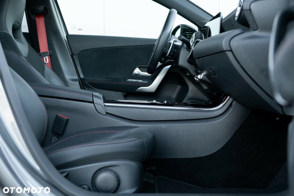 Mercedes-Benz Klasa A 35 AMG 4-Matic 7G-DCT - 31
