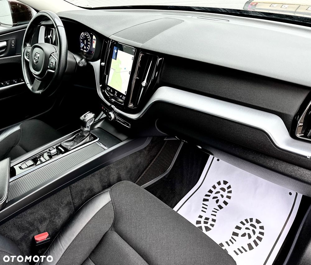 Volvo XC 60 D4 Momentum Pro - 32