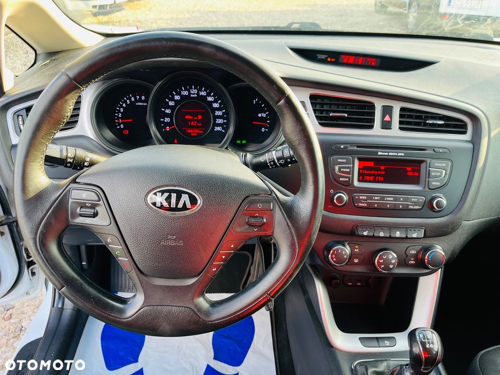 Kia Ceed 1.6 GDI SW Dream-Team Edition - 13