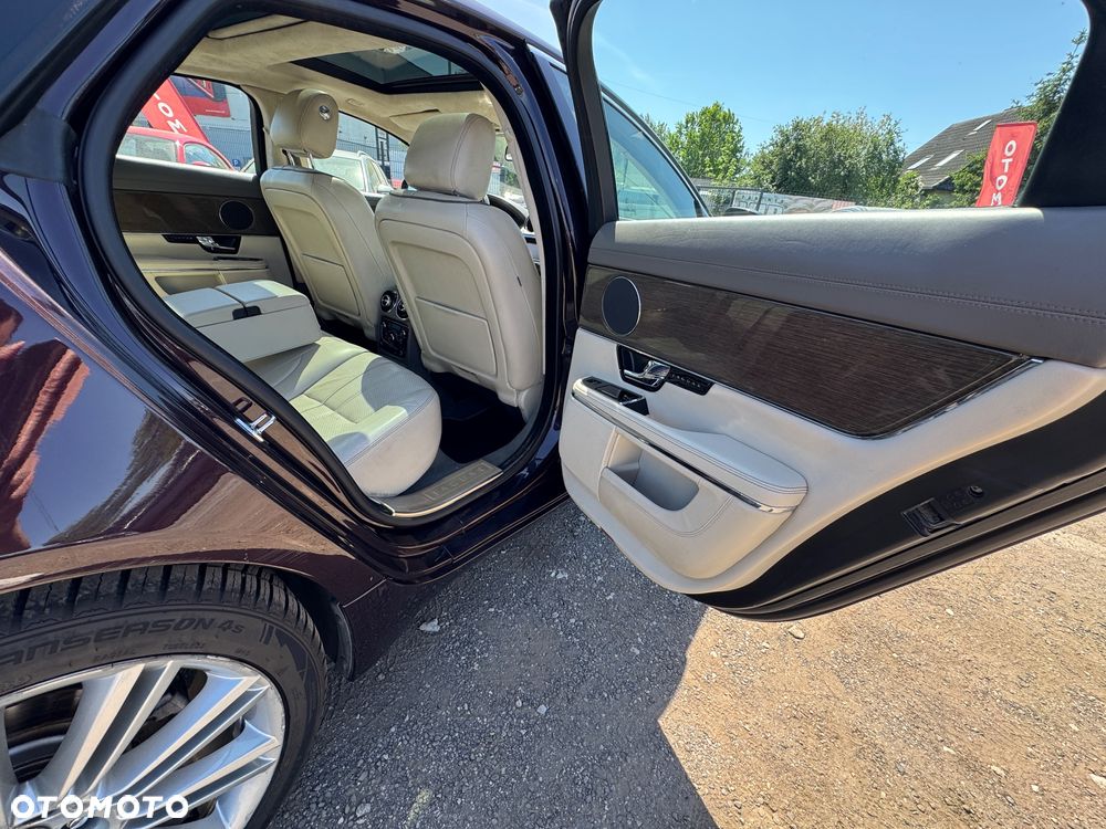 Jaguar XJ 3.0 D V6 LWB Premium Luxury - 29