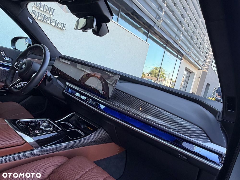BMW Seria 7 M760e PHEV xDrive Individual Edition sport - 30