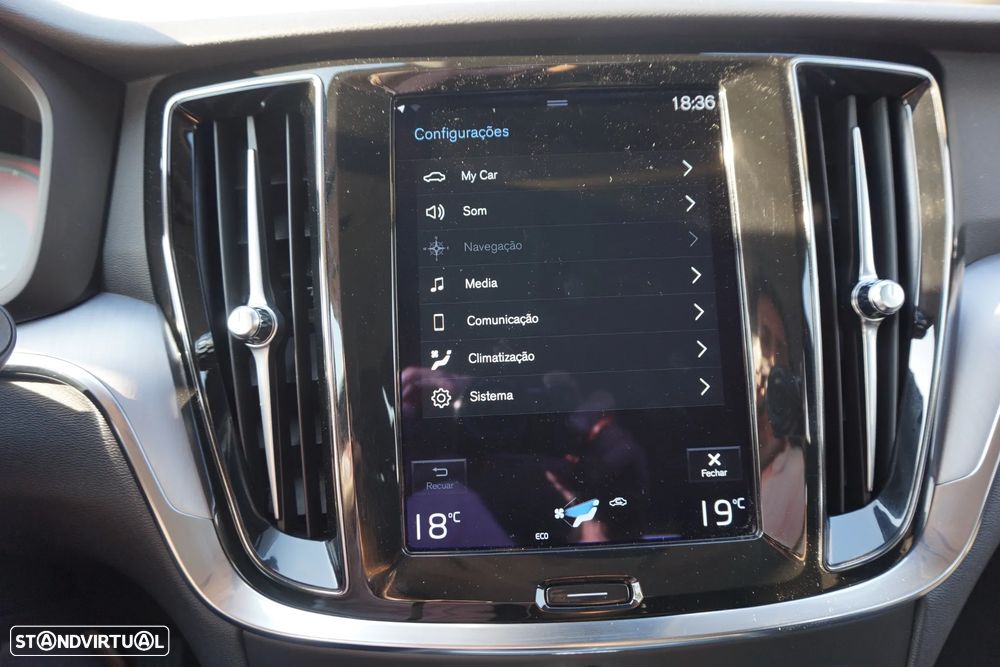 Volvo V60 2.0 B4 Momentum Core Geartronic - 47