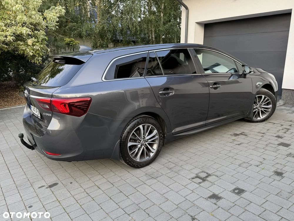 Toyota Avensis 1.8 Premium MS - 20
