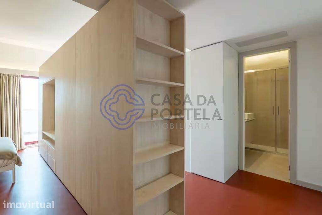 Escritório Remodelado com Terraço + AL | Metro Santo Ovídio à Porta - Grande imagem: 4/17