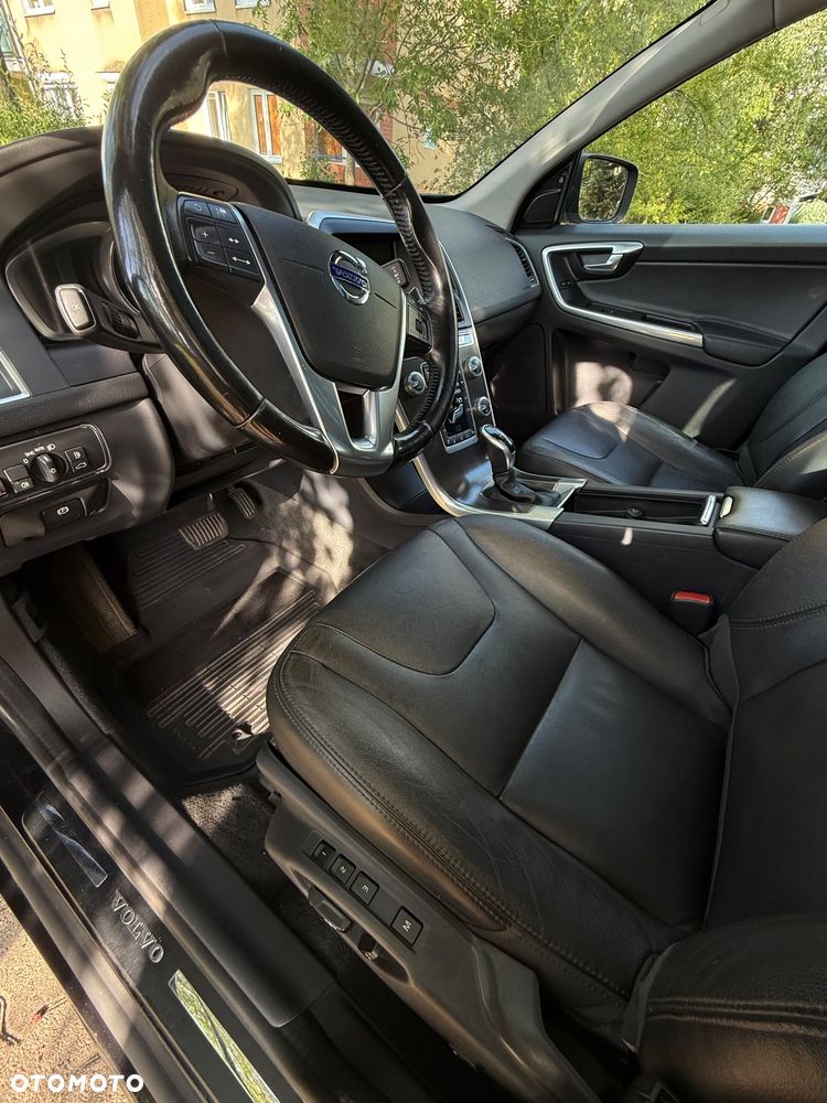 Volvo XC 60 T5 AWD Momentum - 8