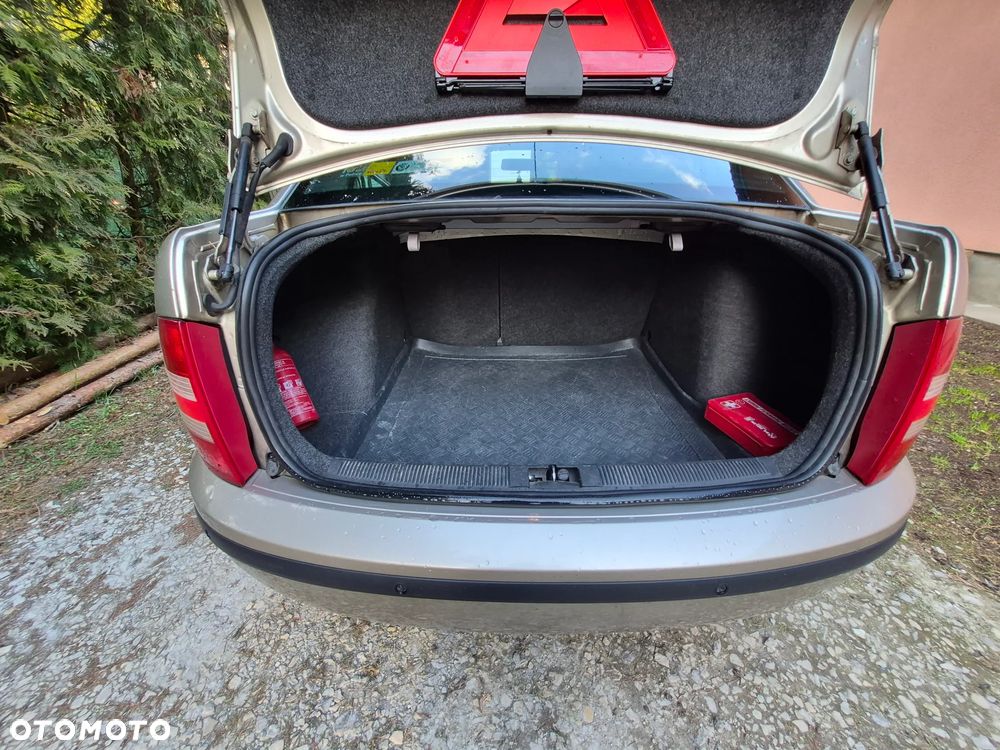 Skoda Fabia 1.4 16V Ambiente - 18