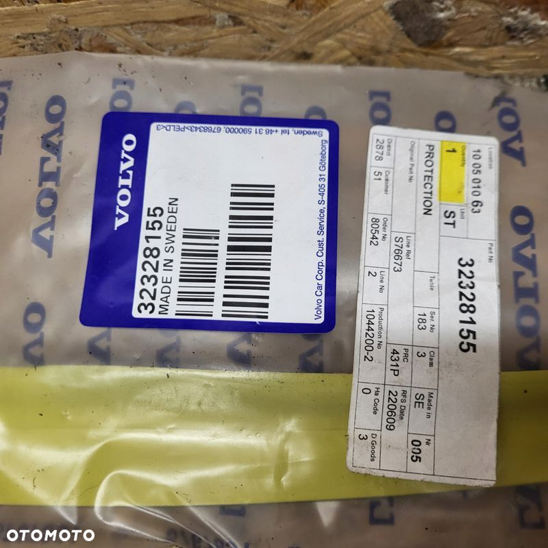 Volvo OE 32328155 listwa łukowa nadkola - 2