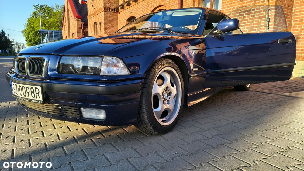 BMW Seria 3 323i - 4