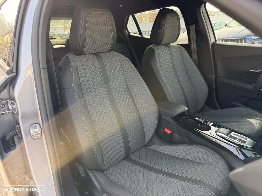 Peugeot 2008 1.2 Hybrid Allure e-DCS6 - 17