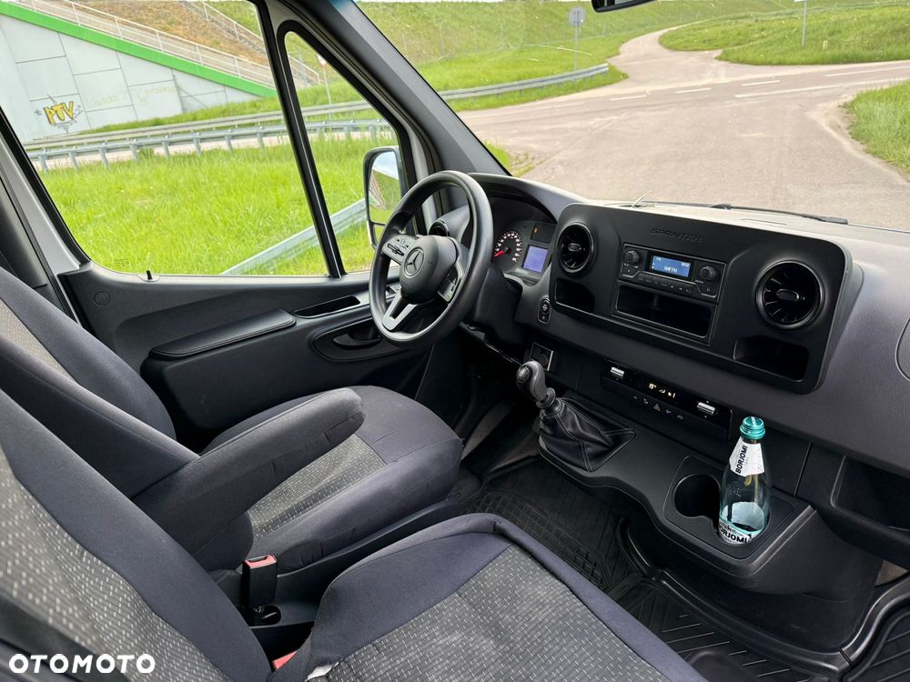 Mercedes-Benz Sprinter - 15