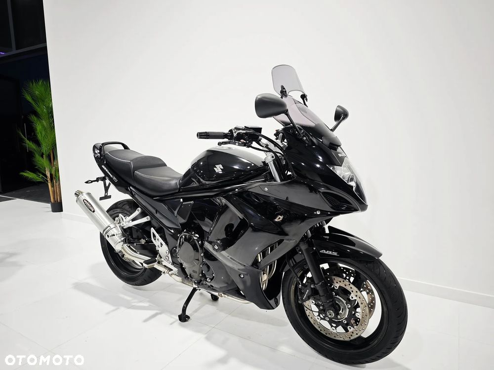 Suzuki GSX - 6