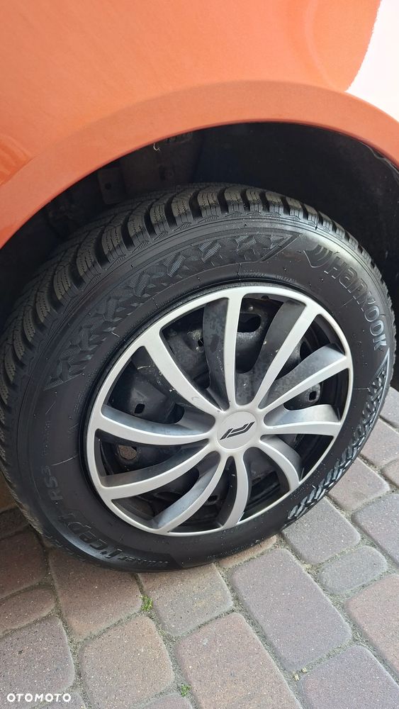 Skoda Fabia 1.2 HTP Cool Colour Edition - 9