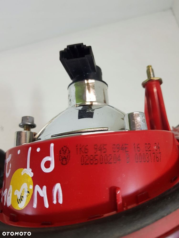 lampa prawy tył vw golf v w klapę 1k6945094e - 3