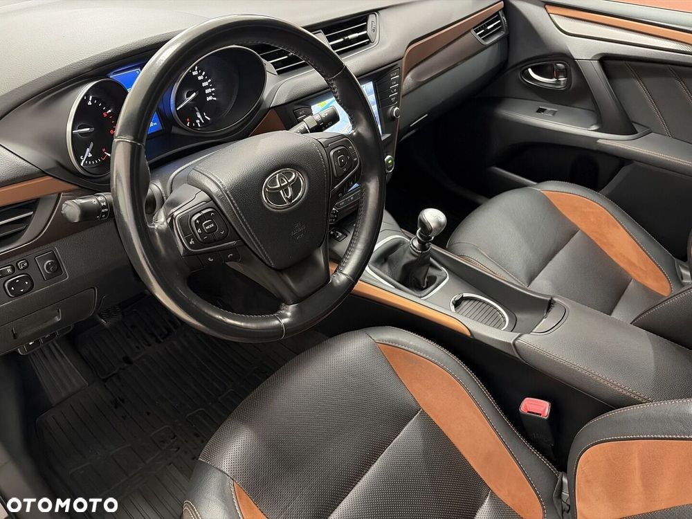Toyota Avensis 2.0 D-4D Premium - 11