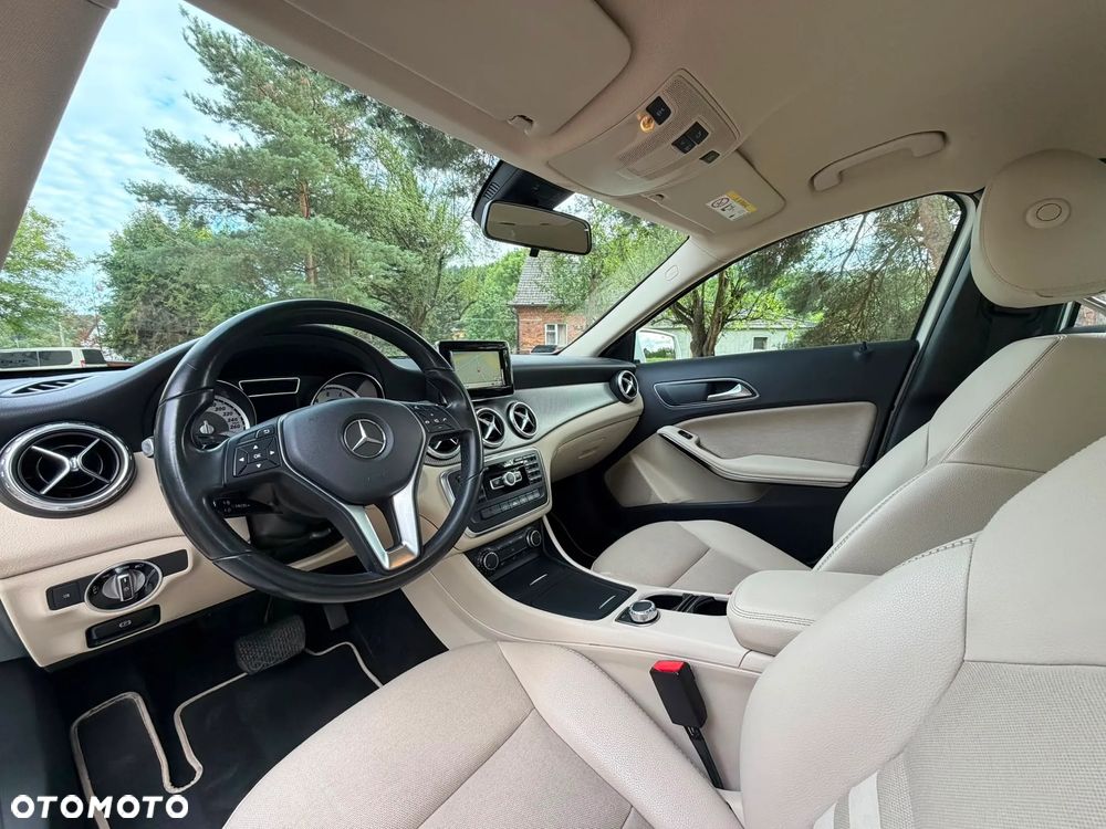 Mercedes-Benz GLA 200 7G-DCT Style - 16