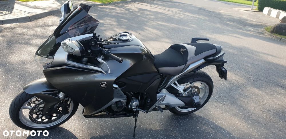 Honda VFR - 10