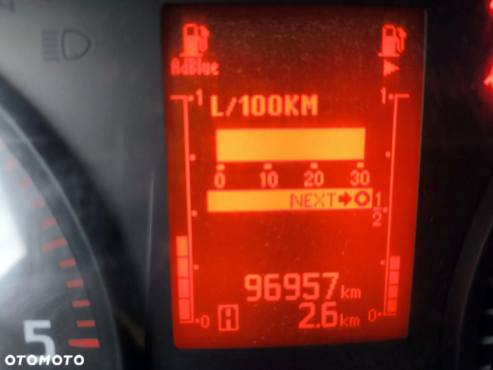 Nissan NT500 - 23