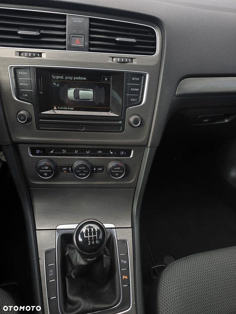 Volkswagen Golf 1.4 TSI BMT Comfortline - 14