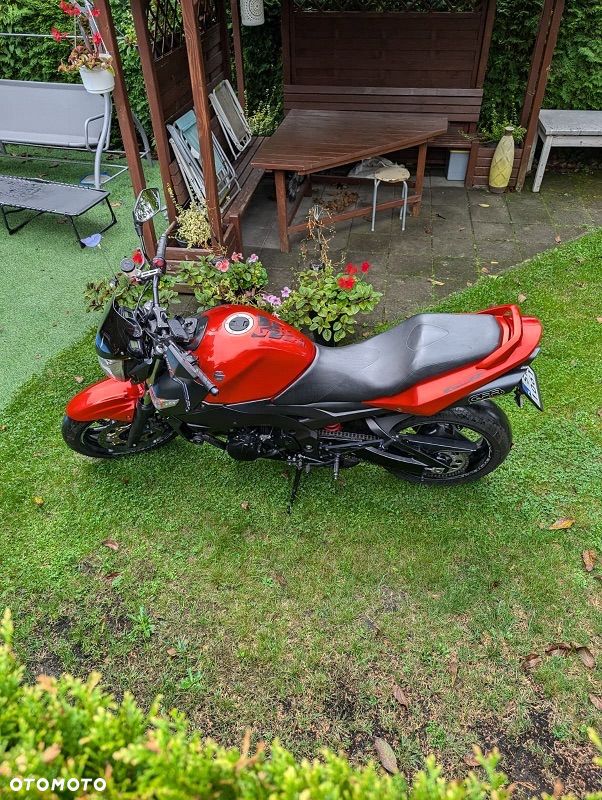 Suzuki GSR - 9