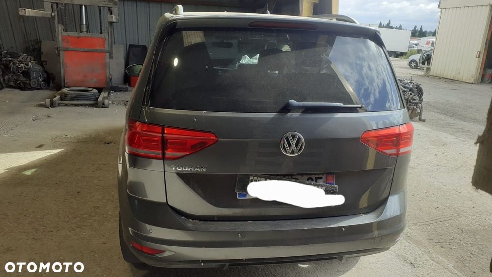 Volkswagen Touran - 12