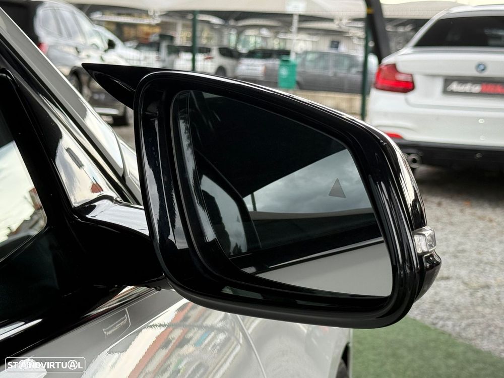 BMW 135 M135 i xDrive Pack 50 anos M - 26