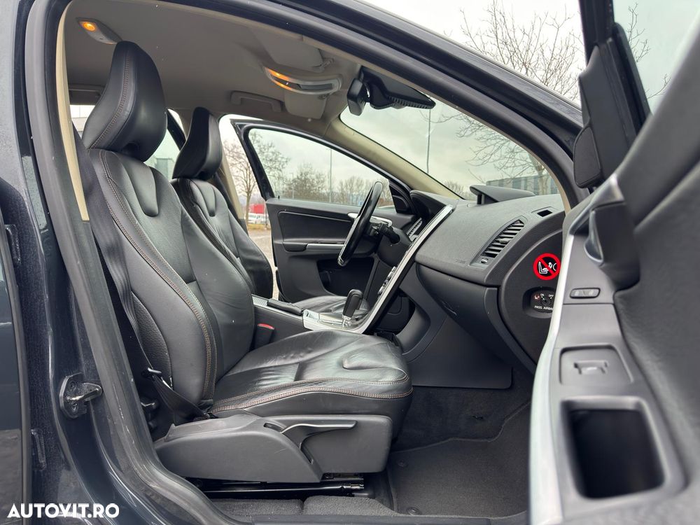 Volvo XC 60 D5 AWD Aut. Momentum - 32