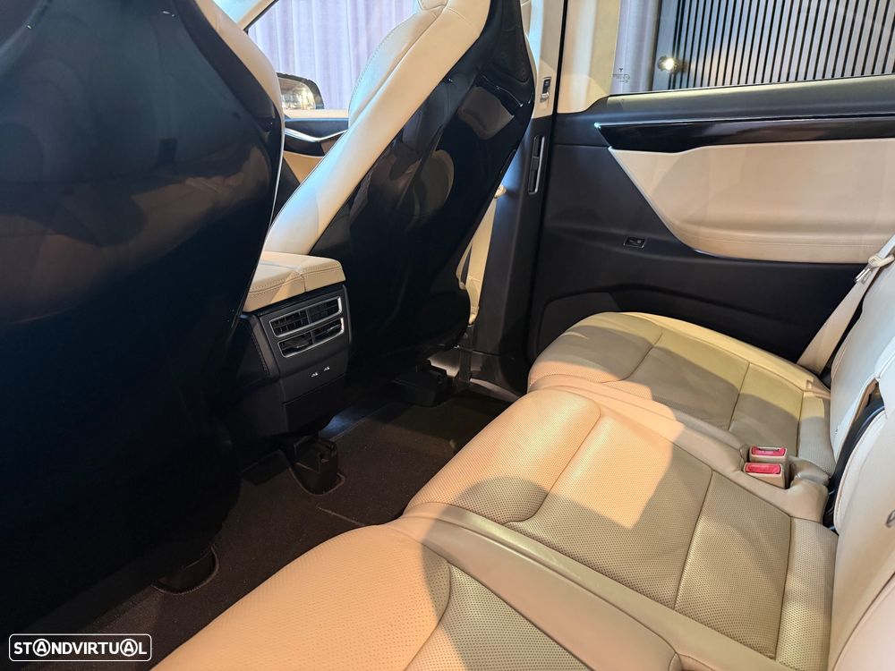 Tesla Model X P100D - 28