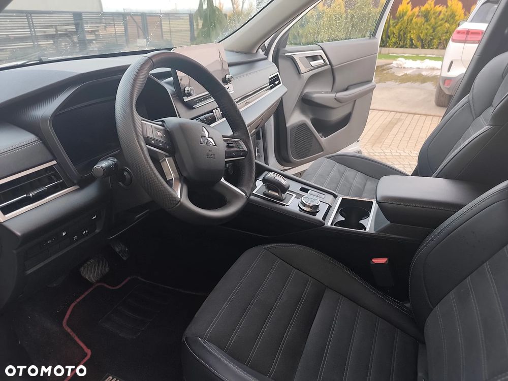 Mitsubishi Outlander - 9