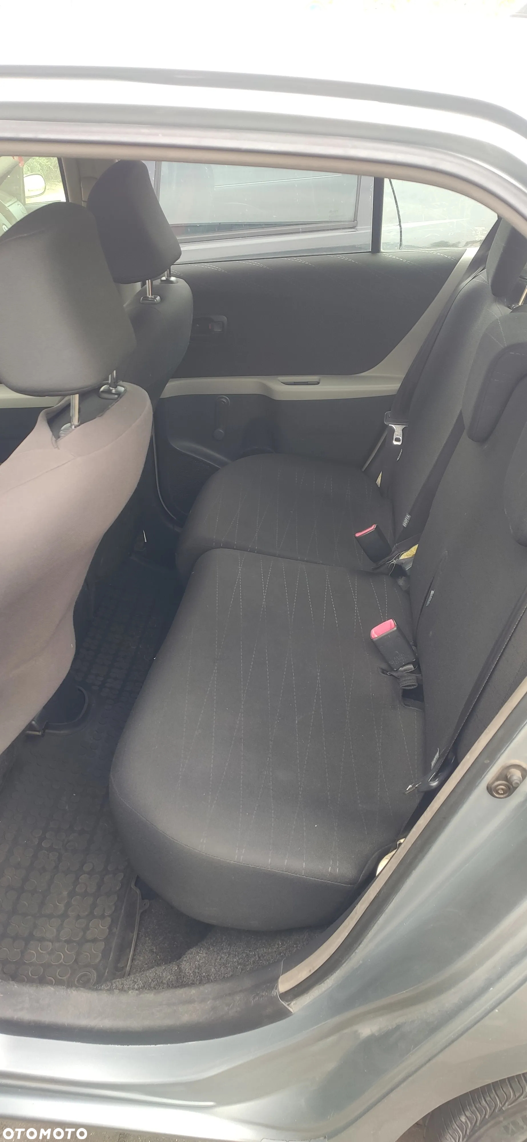 Toyota Yaris 1.0 Luna A/C - 11