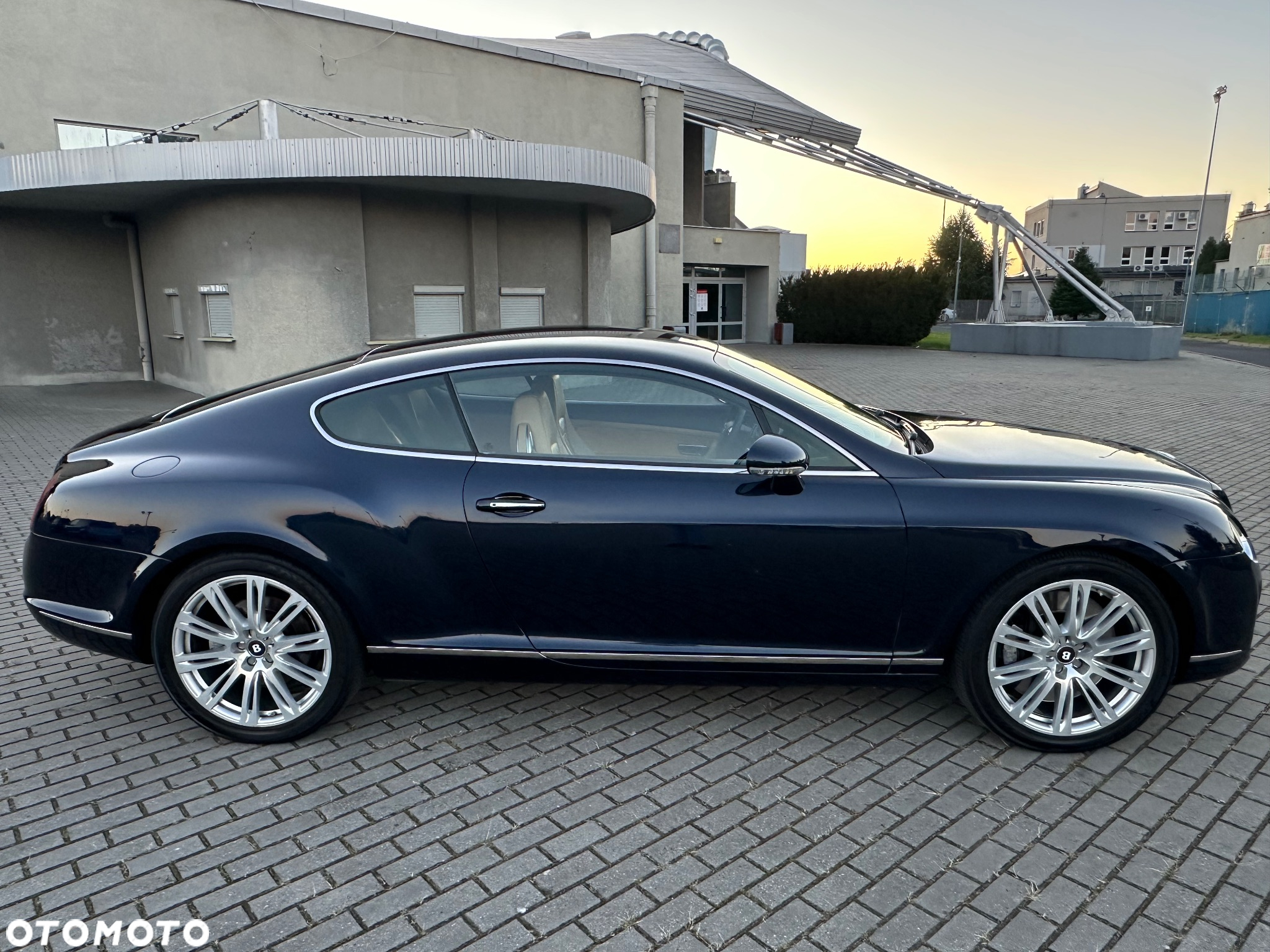 Bentley Continental GT Standard - 15