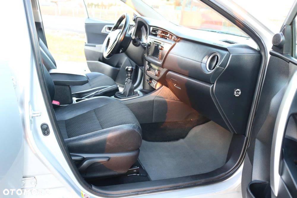 Toyota Auris 2.0 D-4D Prestige - 13