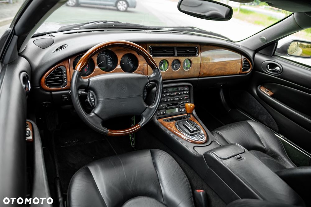 Jaguar XK8 - 33
