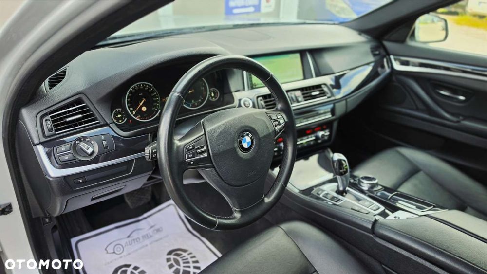 BMW Seria 5 520d xDrive - 15