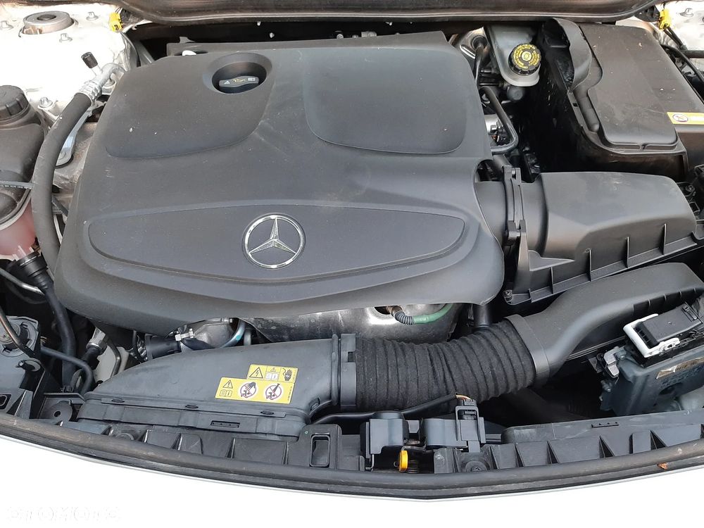 Mercedes-Benz CLA Shooting Brake 180 AMG Line - 19