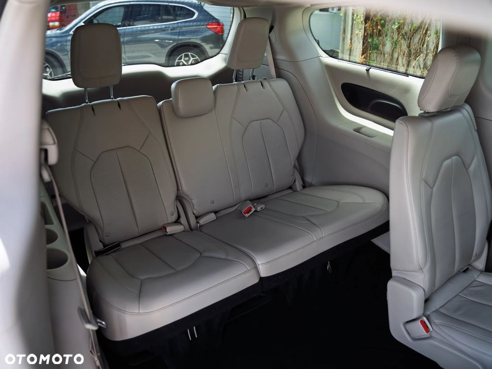 Chrysler Pacifica - 18