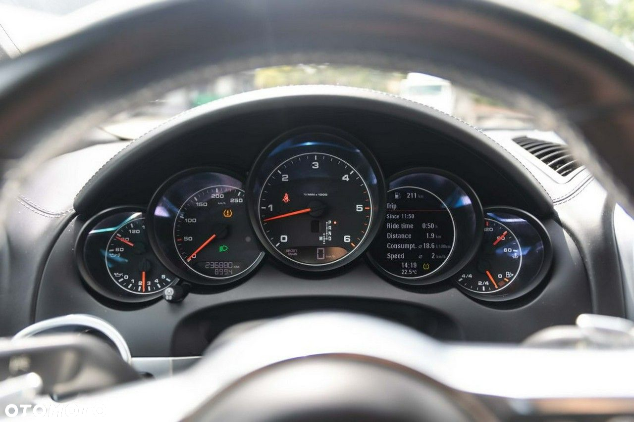 Porsche Cayenne - 22