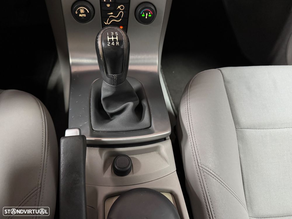 Volvo C30 1.6 D Drive Momentum - 28