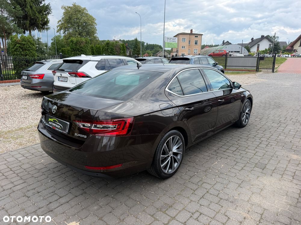 Skoda Superb 2.0 TDI L&K DSG - 33