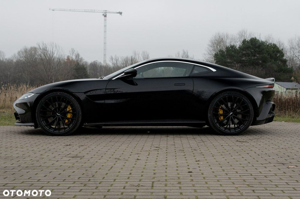Aston Martin Vantage - 10