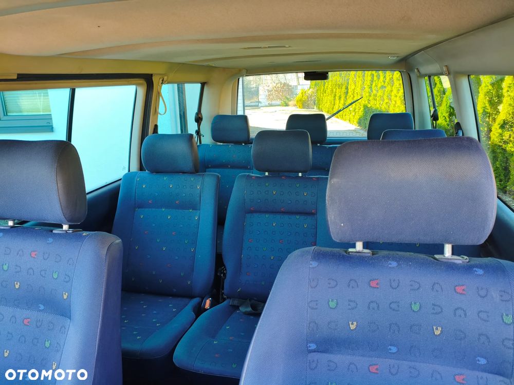 Volkswagen Caravelle - 11