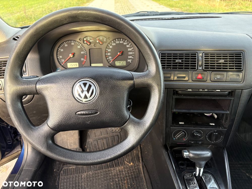 Volkswagen Golf - 10