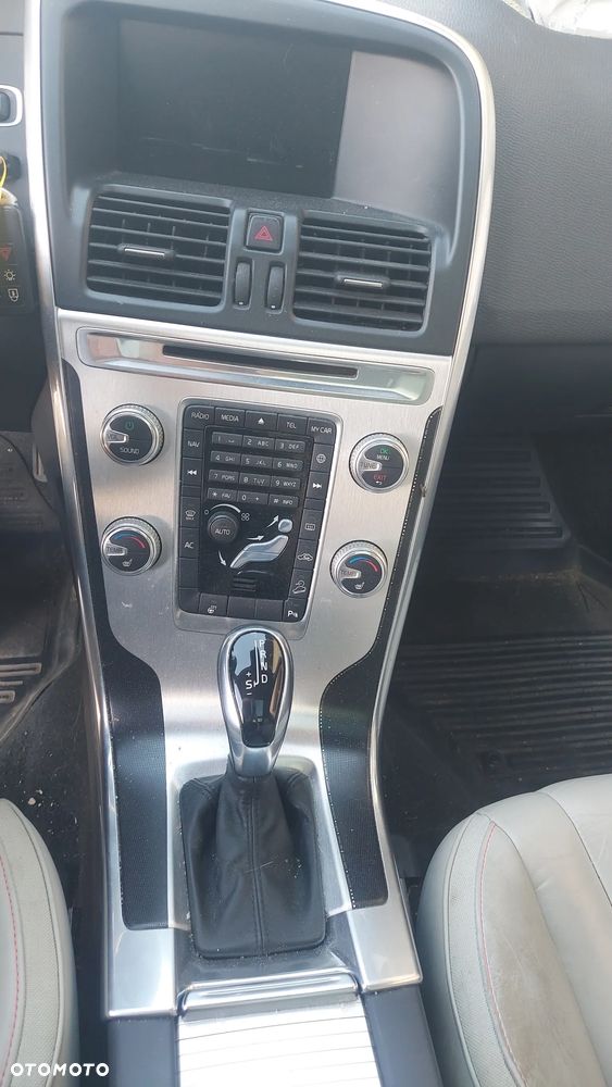 Volvo XC 60 D5 AWD Geartronic Ocean Race - 12
