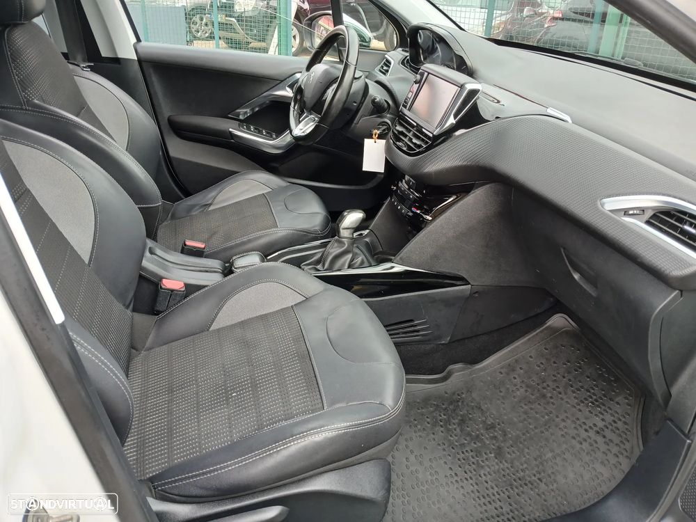 Peugeot 2008 1.2 PureTech Style - 28