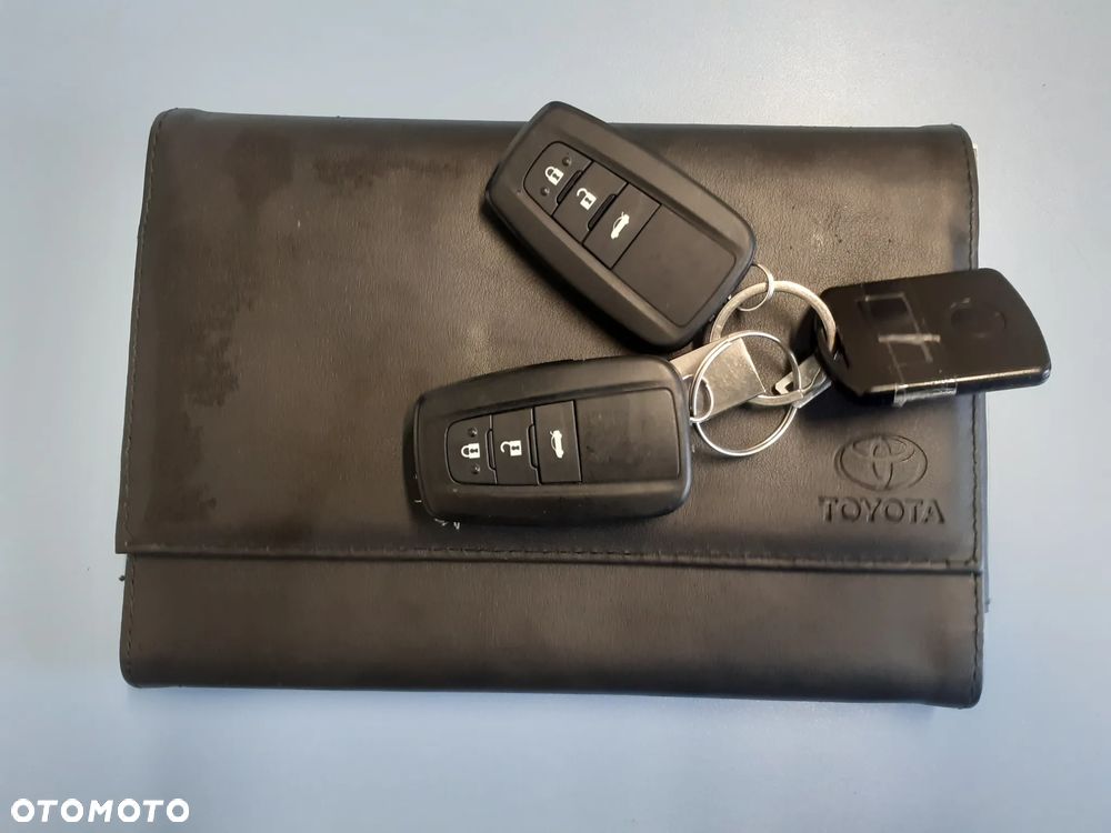 Toyota Camry - 27