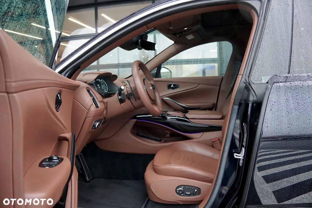 Aston Martin DBX - 14