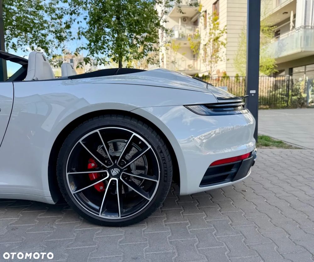 Porsche 911 Carrera 4S - 12