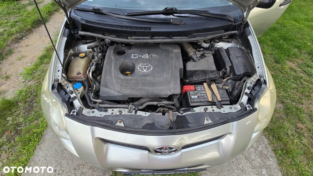 Toyota Auris 1.4 D-4D - 5