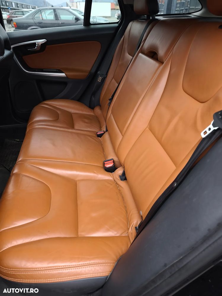 Volvo V60 D6 Plug-In-Hybrid AWD Geartronic Summum - 16