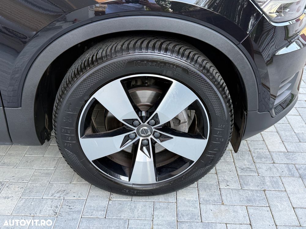Volvo XC 40 B4 AT8 AWD Mild Hybrid Momentum Pro - 19