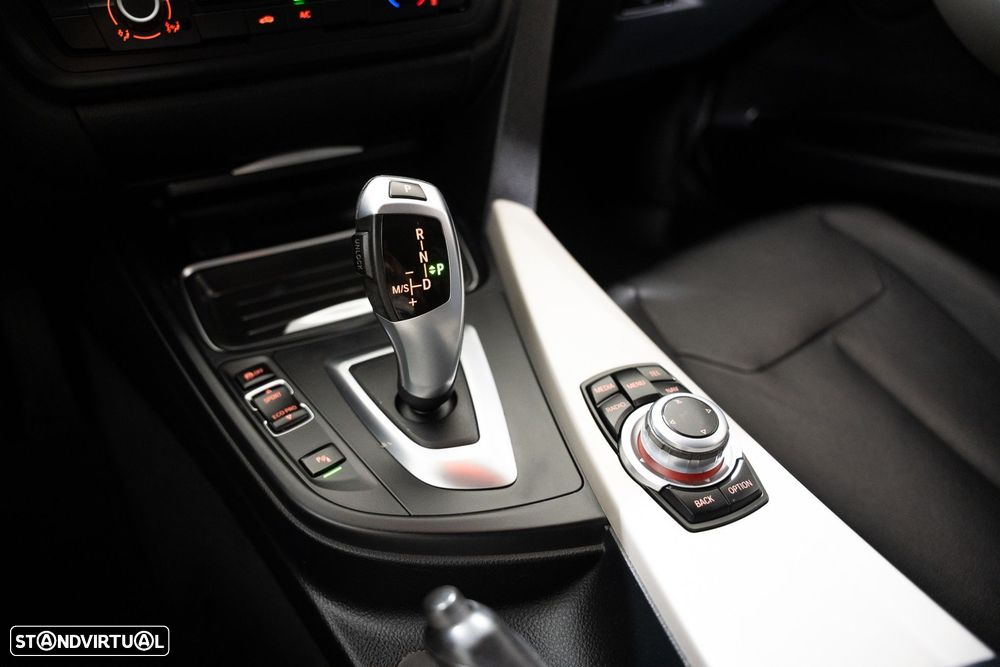 BMW 318 d Auto Line Sport - 12